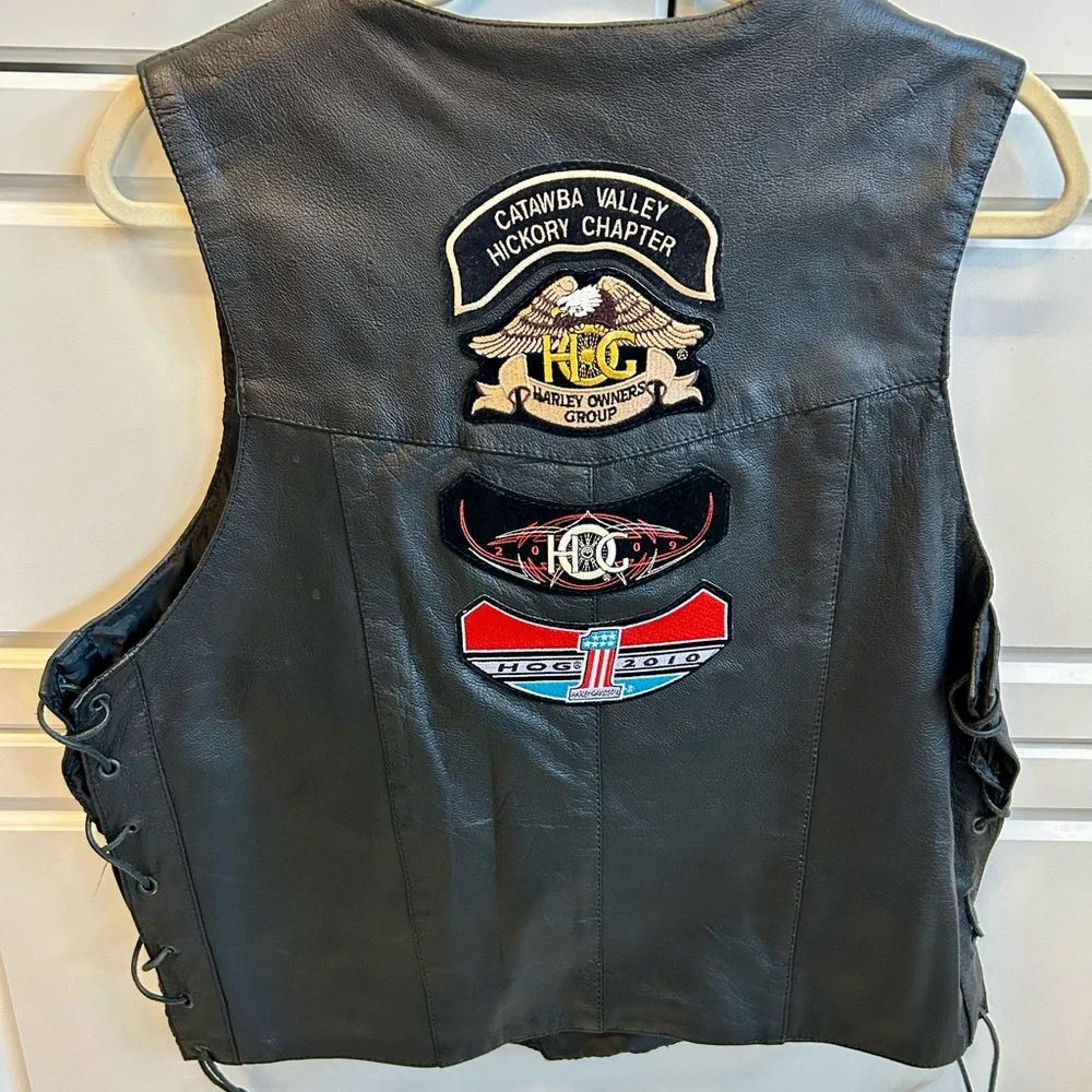 Silver Bike Black Leather Vest - Harley Davidson - Like New (Large) - Picture 2 of 8